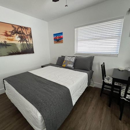 Cozy Private Studio W/Own Yard - 3Mi From Beach Seminole Exterior photo