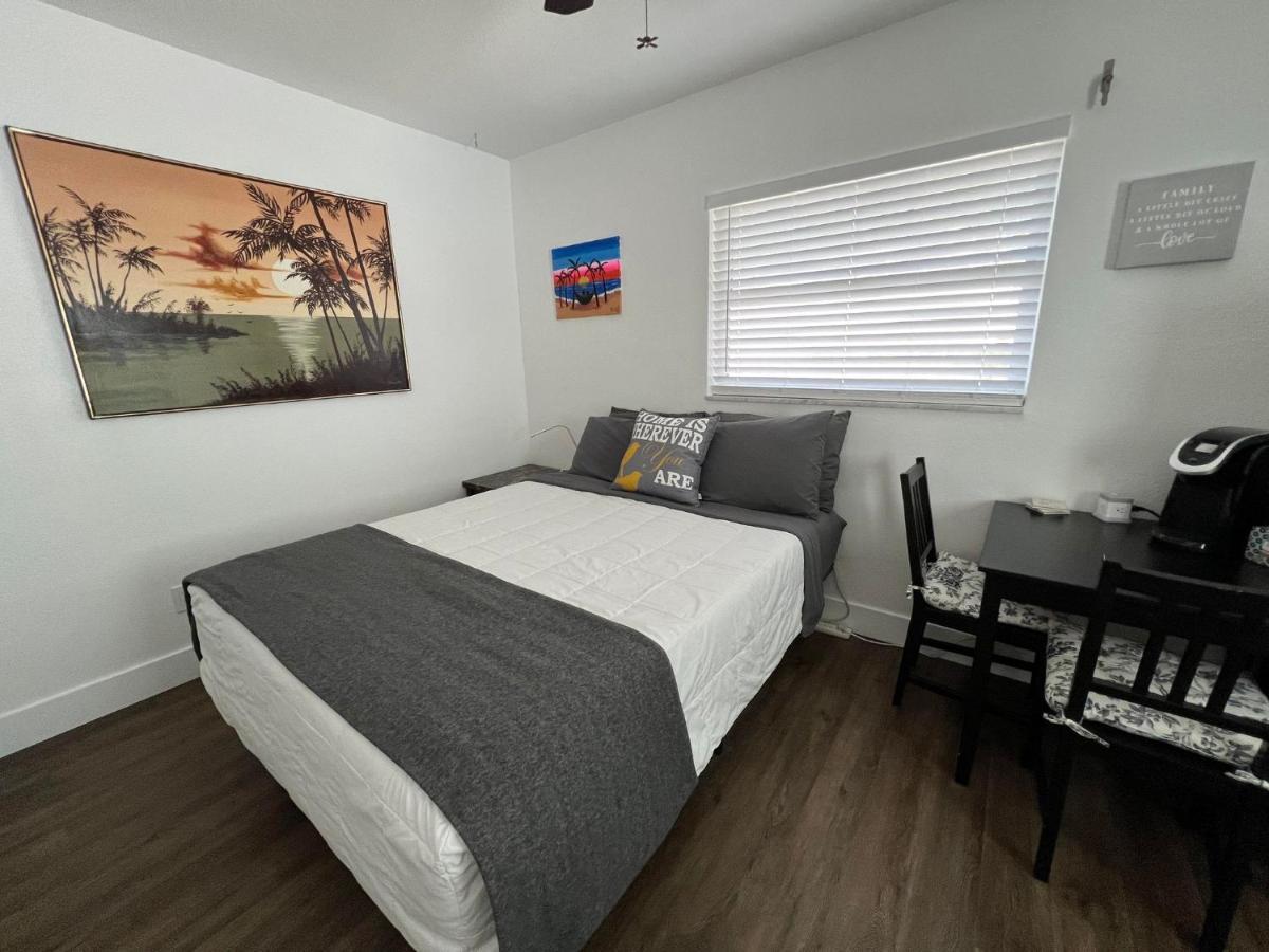 Cozy Private Studio W/Own Yard - 3Mi From Beach Seminole Exterior photo